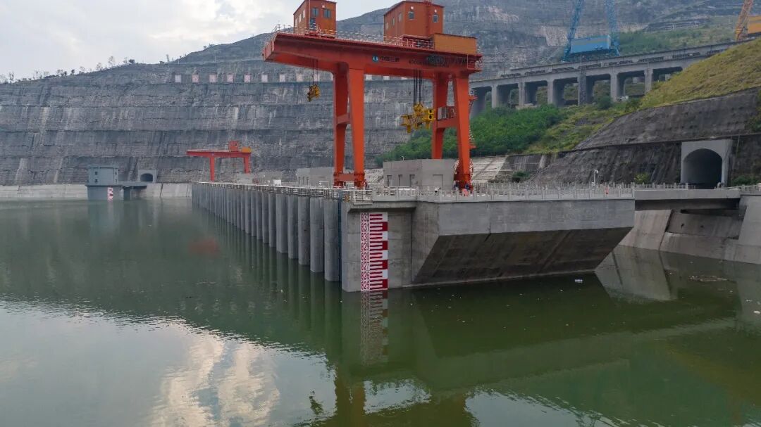 ▲ 白鹤滩水电站坝前水位825米 （资料图片）
