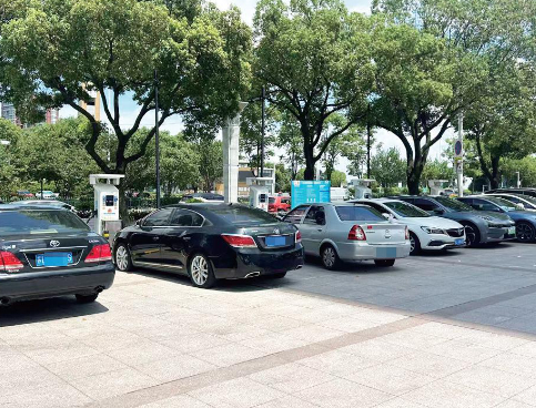 电车遭遇充电难，丹阳这个充电站乱象何时休？