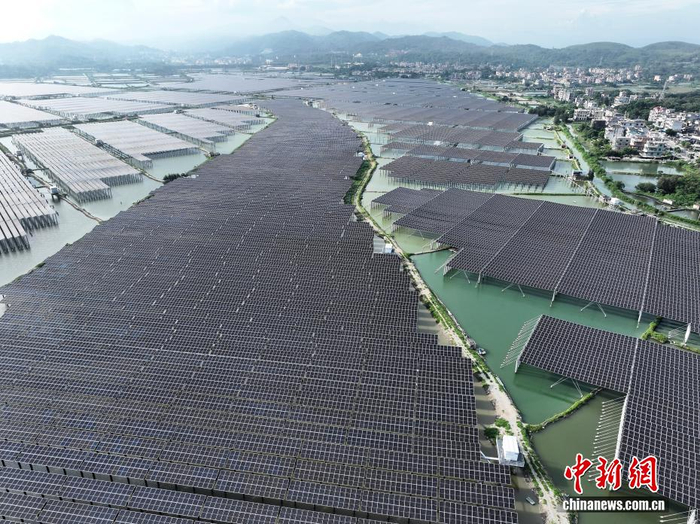 福建诏安：“渔光互补”光伏电站场面壮观